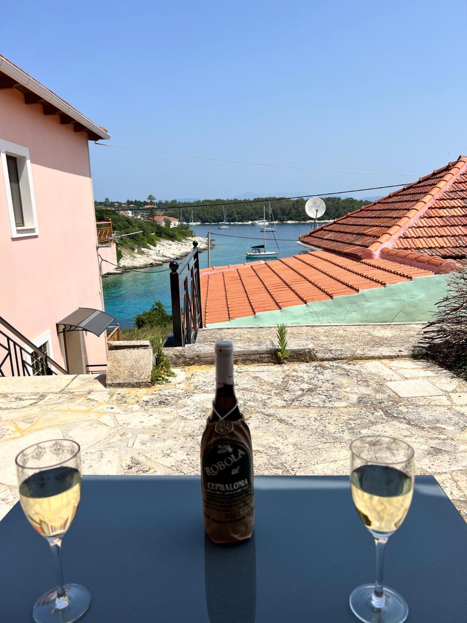 Tassos Cottage Fiskardo Bagian luar foto